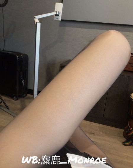 挣扎的亚当君